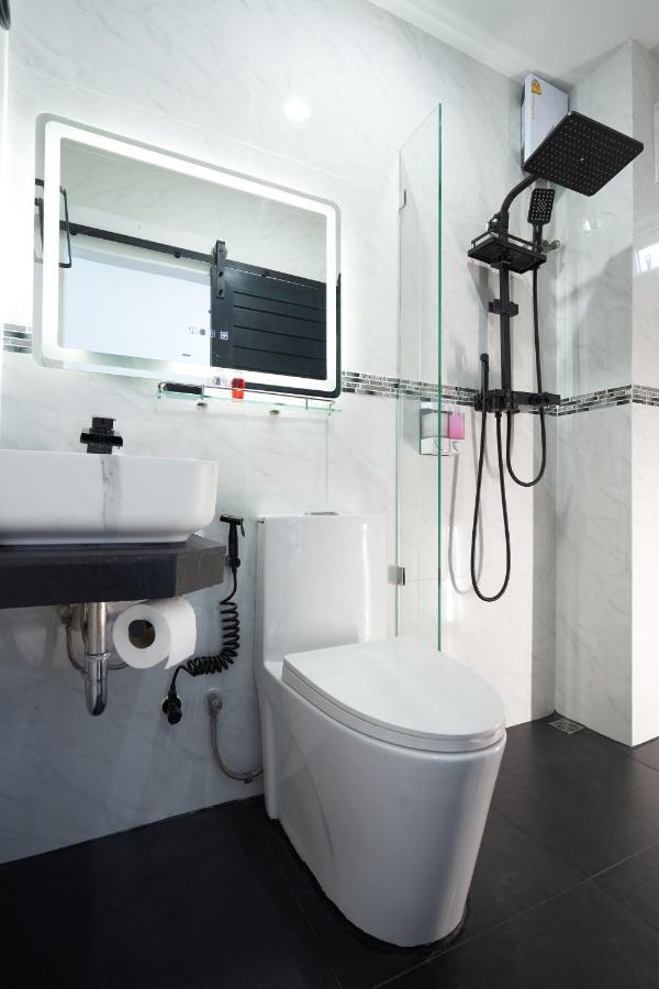 Thonglor Suites Hotel Бангкок Экстерьер фото