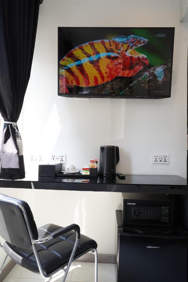 Thonglor Suites Hotel Бангкок Экстерьер фото