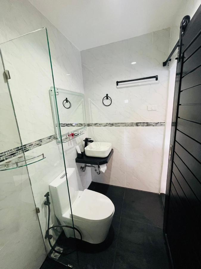 Thonglor Suites Hotel Бангкок Экстерьер фото