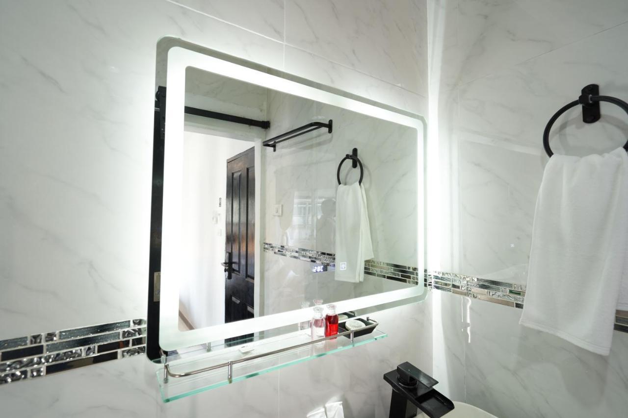 Thonglor Suites Hotel Бангкок Экстерьер фото