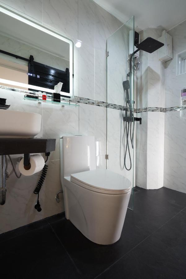 Thonglor Suites Hotel Бангкок Экстерьер фото