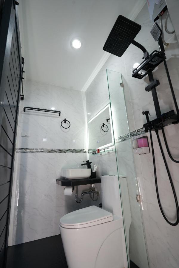 Thonglor Suites Hotel Бангкок Экстерьер фото