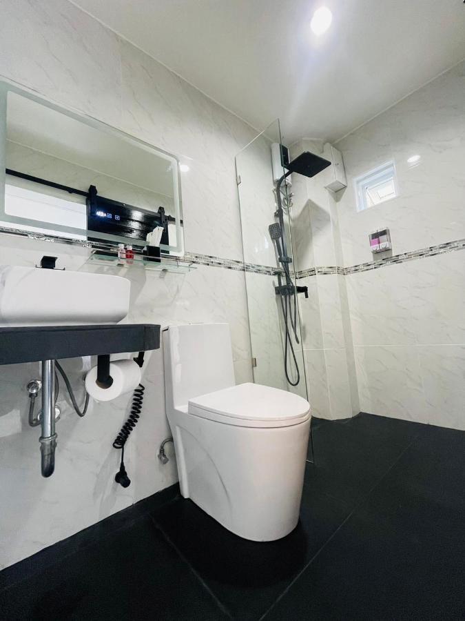 Thonglor Suites Hotel Бангкок Экстерьер фото