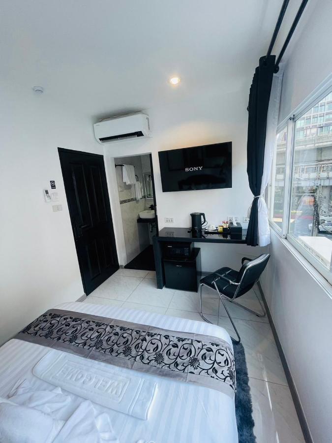 Thonglor Suites Hotel Бангкок Экстерьер фото