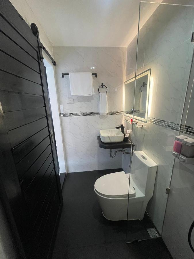 Thonglor Suites Hotel Бангкок Экстерьер фото