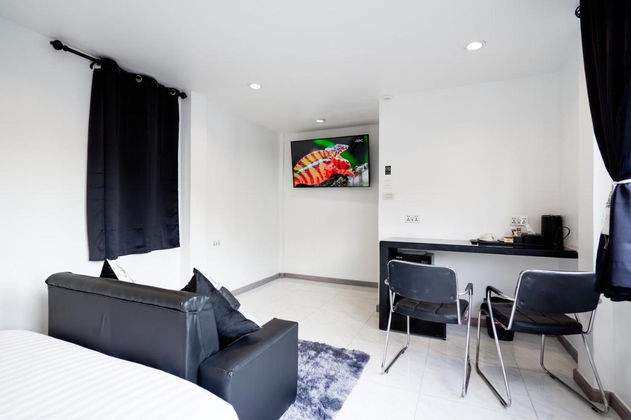 Thonglor Suites Hotel Бангкок Экстерьер фото