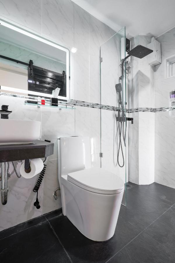 Thonglor Suites Hotel Бангкок Экстерьер фото