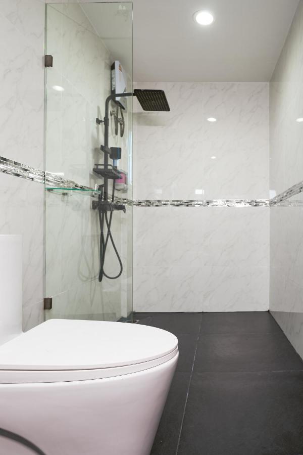 Thonglor Suites Hotel Бангкок Экстерьер фото